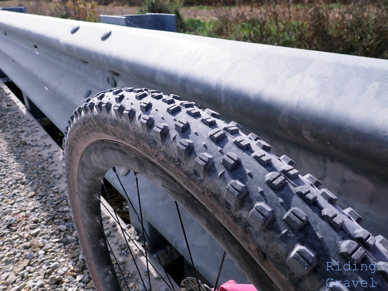 47mm gravel tires