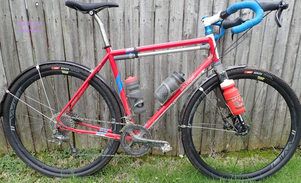 The Boken 40mm tires on the Raleigh Tamland Two.