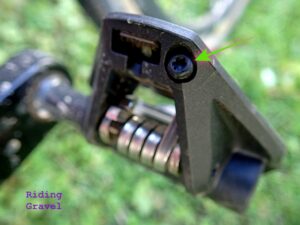 Detail of the Cyclo 6 pedal showing the retention adjustment screw. 